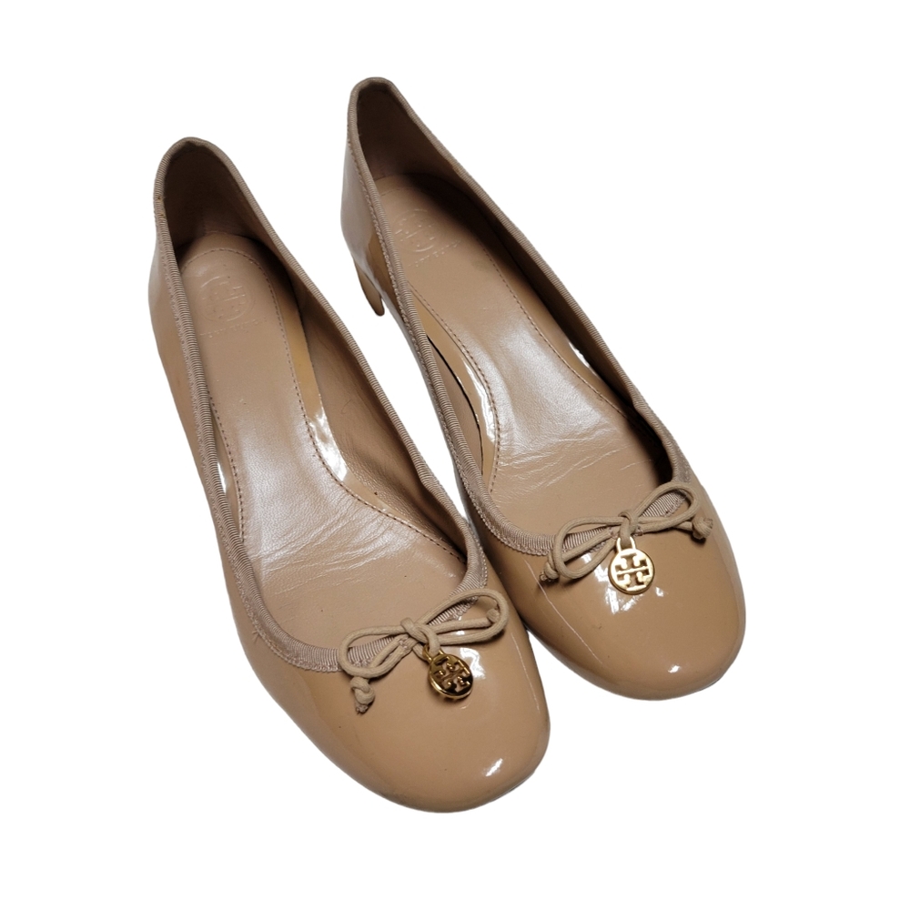 Tory Burch Chelsea Patent Charm Pump Camellia Pink Nude Low Heel 10.5